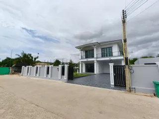 Casa en venta de 4 habitaciones en Bang Lamung, Chonburi