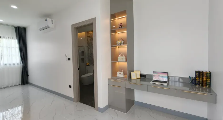 Casa en venta de 4 habitaciones en Bang Lamung, Chonburi