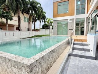 For sale 5 ベッドルーム villa in Mueang Phuket, Phuket
