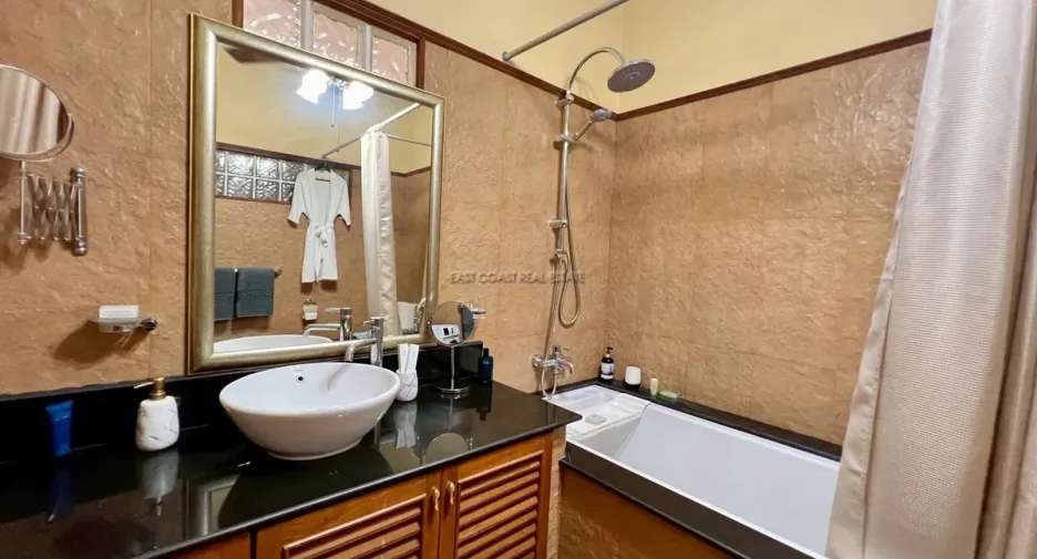 For rent 2 bedrooms condo in Bang Lamung, Chonburi
