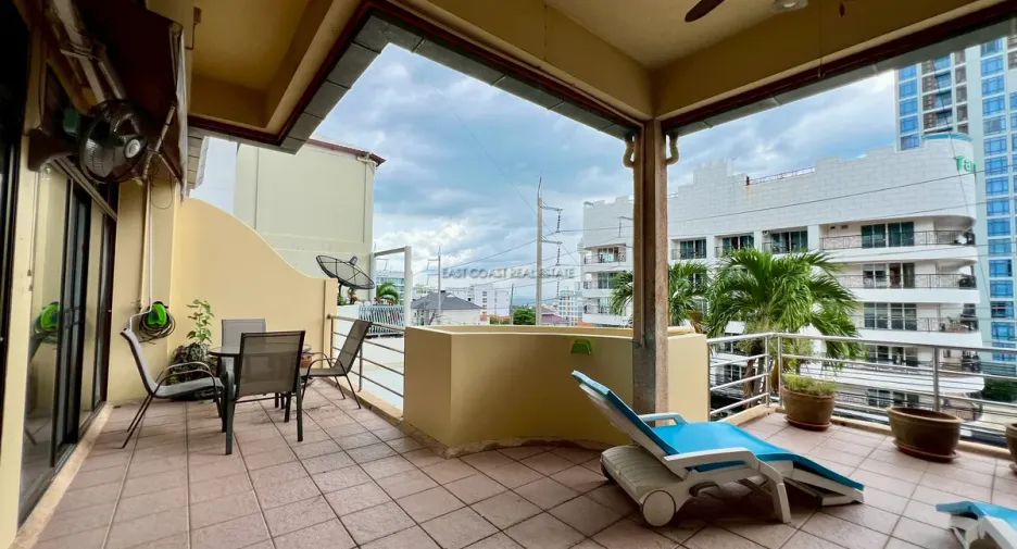 For rent 2 bedrooms condo in Bang Lamung, Chonburi