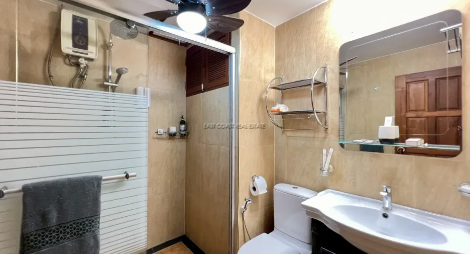 For rent 2 bedrooms condo in Bang Lamung, Chonburi