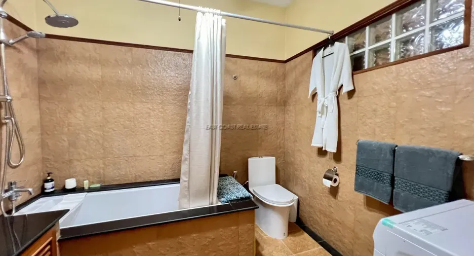 For rent 2 bedrooms condo in Bang Lamung, Chonburi