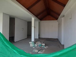 Oficina en alquiler de 3 habitaciones en Bang Lamung, Chonburi