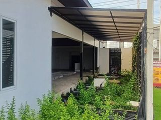 Oficina en alquiler de 3 habitaciones en Bang Lamung, Chonburi