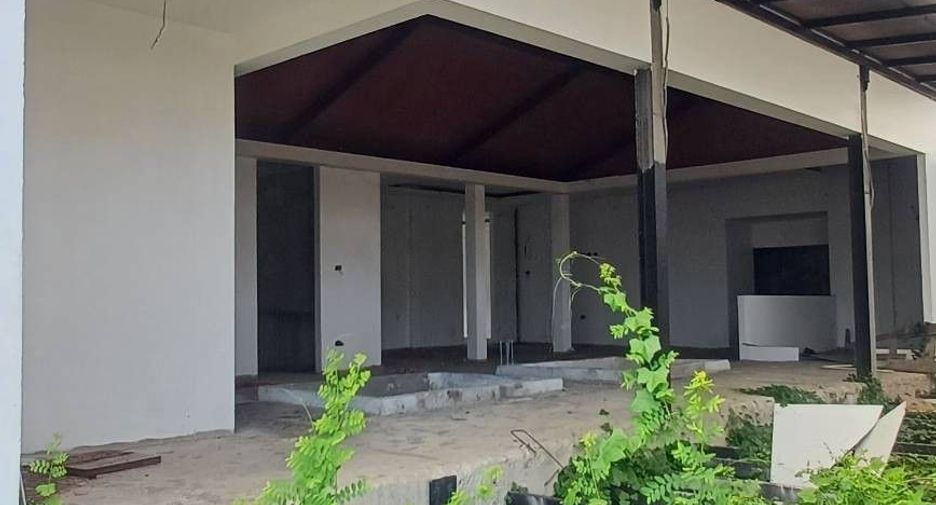 Oficina en alquiler de 3 habitaciones en Bang Lamung, Chonburi