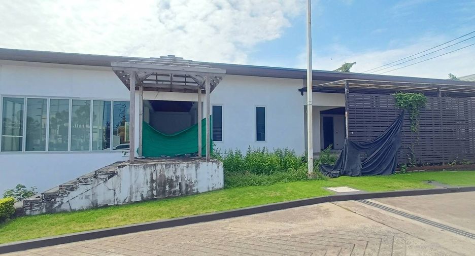 Oficina en alquiler de 3 habitaciones en Bang Lamung, Chonburi