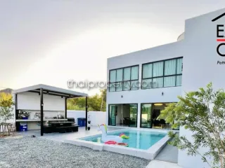 Casa en alquiler y en venta de 4 habitaciones en Bang Lamung, Chonburi