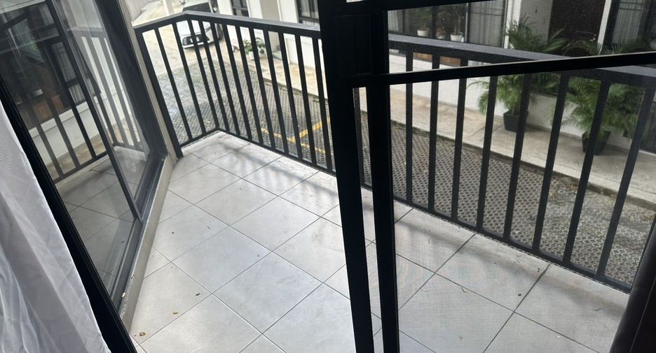 出租 2 卧室 联排别墅 在 Khlong Toei, 曼谷