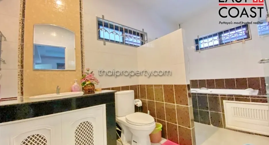 For rent and for sale 4 bedrooms house in Bang Lamung, Chonburi