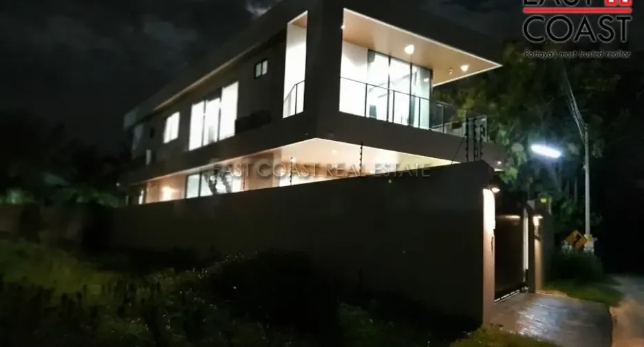 For rent and for sale 4 bedrooms house in Bang Lamung, Chonburi