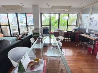 Wohnung zur Miete mit 2 Zimmer in Yan Nawa, Bangkok