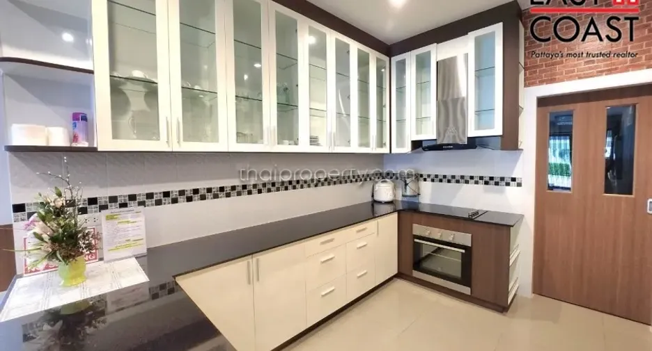 For rent and for sale 4 bedrooms house in Bang Lamung, Chonburi