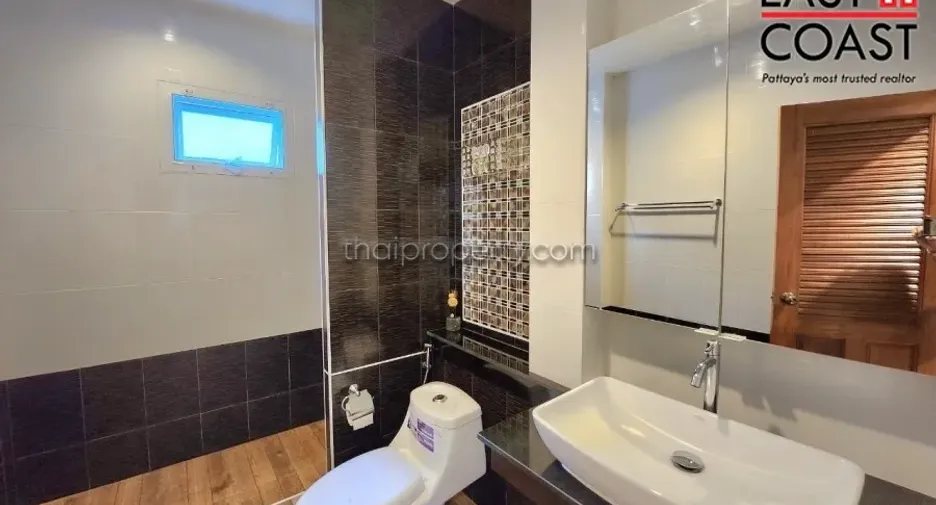 For rent and for sale 4 bedrooms house in Bang Lamung, Chonburi