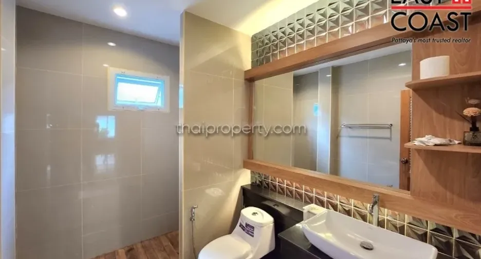 For rent and for sale 4 bedrooms house in Bang Lamung, Chonburi