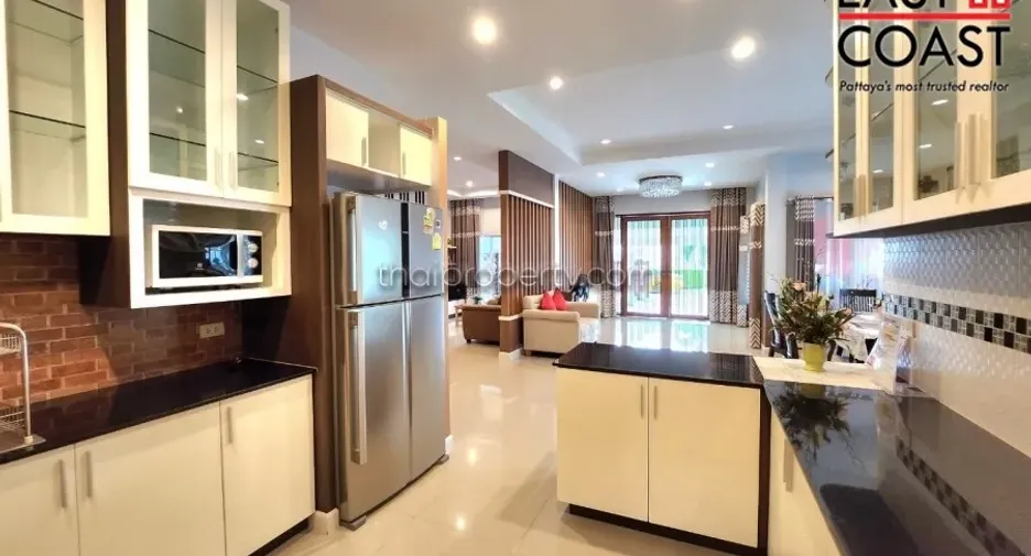 For rent and for sale 4 bedrooms house in Bang Lamung, Chonburi