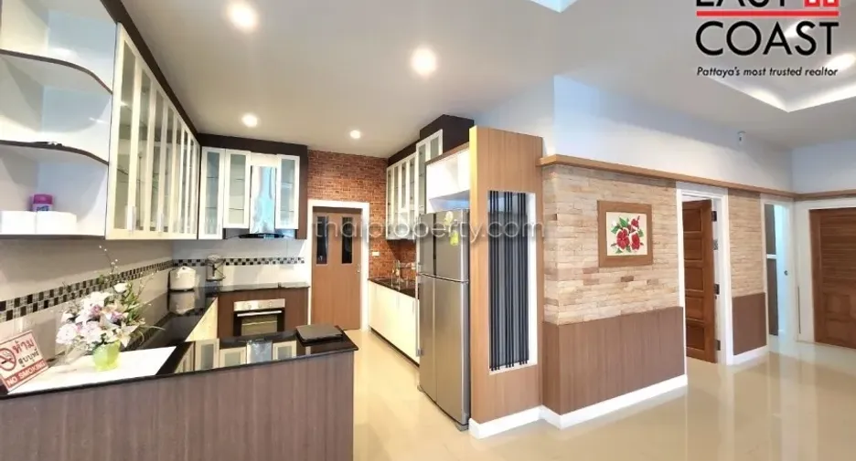 For rent and for sale 4 bedrooms house in Bang Lamung, Chonburi