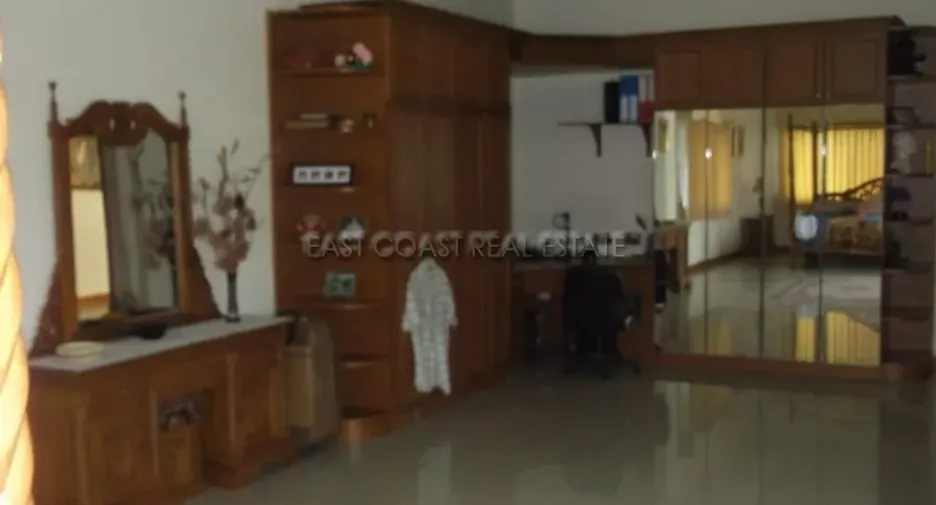 For rent and for sale 4 bedrooms house in Bang Lamung, Chonburi