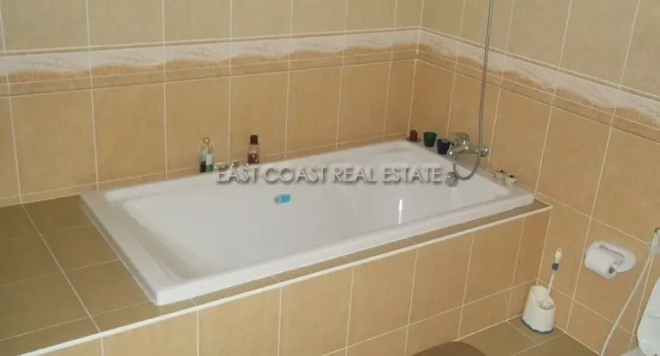 For rent and for sale 4 bedrooms house in Bang Lamung, Chonburi