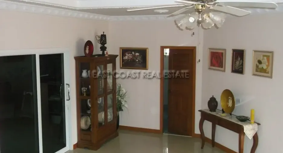 For rent and for sale 4 bedrooms house in Bang Lamung, Chonburi