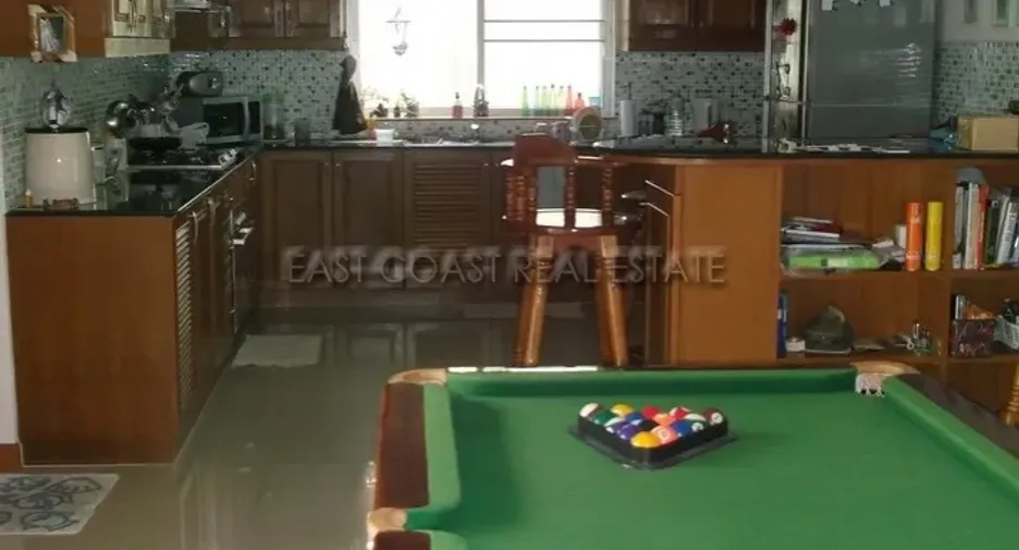 For rent and for sale 4 bedrooms house in Bang Lamung, Chonburi