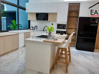 Haus zur Miete und zum Kauf mit 3 Zimmer in Bang Lamung, Chonburi