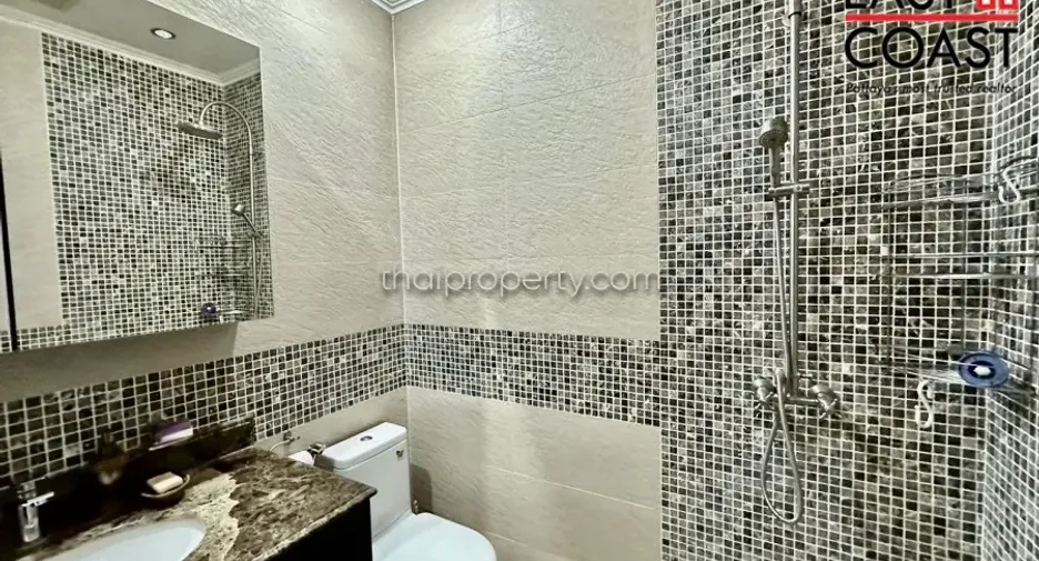 For rent and for sale 4 bedrooms house in Jomtien, Pattaya