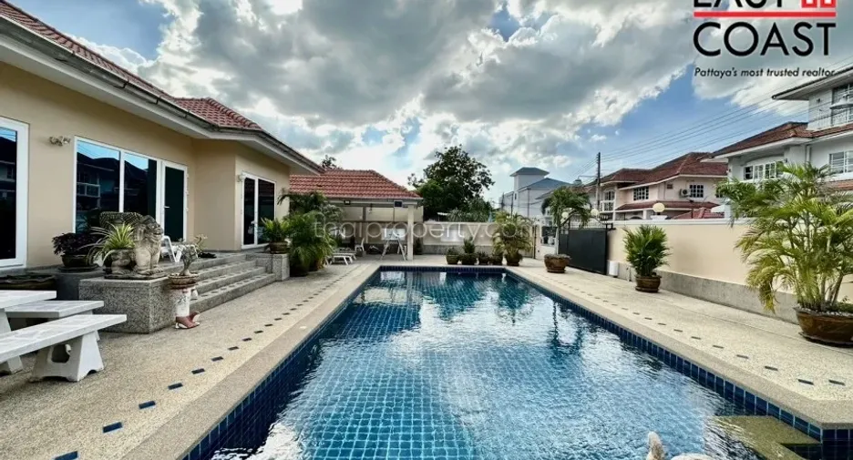 For rent and for sale 4 bedrooms house in Jomtien, Pattaya