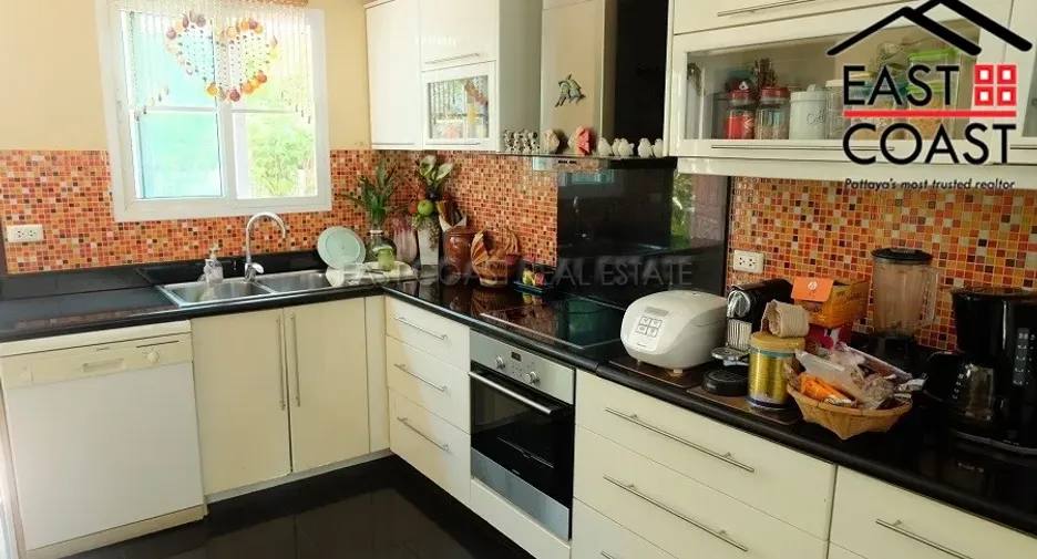 For rent and for sale 4 bedrooms house in Bang Lamung, Chonburi