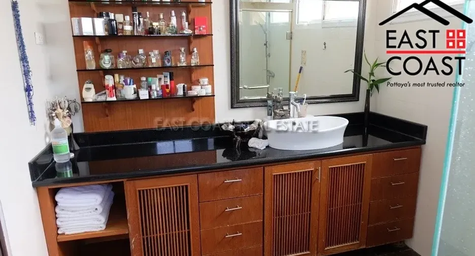 For rent and for sale 4 bedrooms house in Bang Lamung, Chonburi