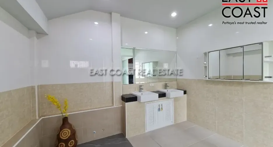 For rent and for sale 4 bedrooms house in Huay Yai, Pattaya