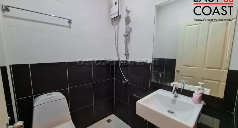 For rent and for sale 4 bedrooms house in Huay Yai, Pattaya