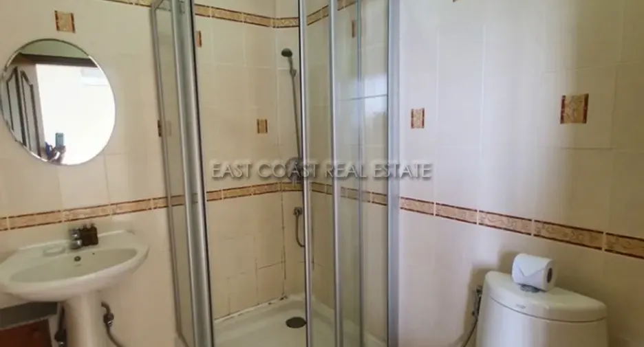Casa en alquiler y en venta de 4 habitaciones en Bang Lamung, Chonburi
