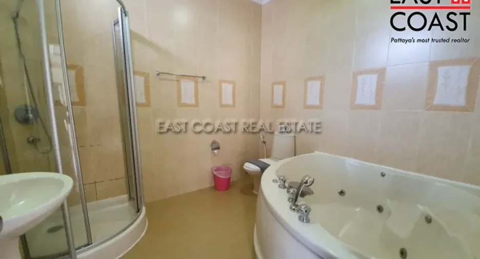 Casa en alquiler y en venta de 4 habitaciones en Bang Lamung, Chonburi