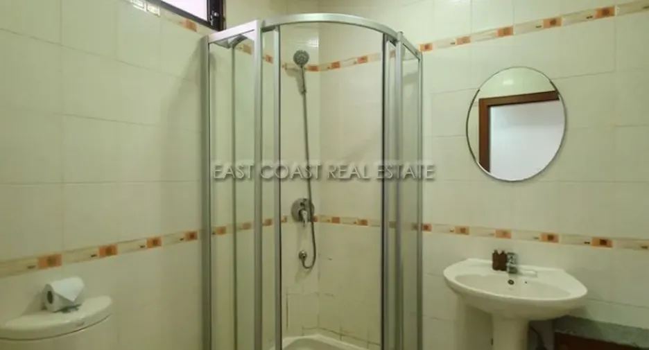 Casa en alquiler y en venta de 4 habitaciones en Bang Lamung, Chonburi