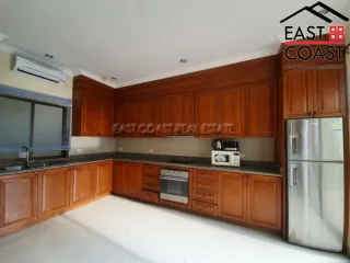 Casa en alquiler y en venta de 4 habitaciones en Bang Lamung, Chonburi
