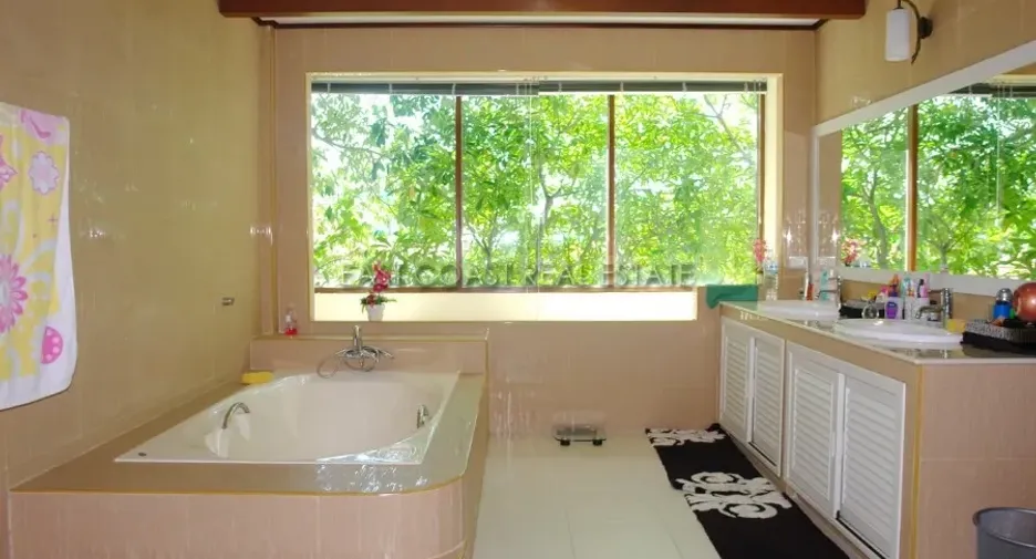For rent 4 ベッドルーム house in Bang Lamung, Chonburi