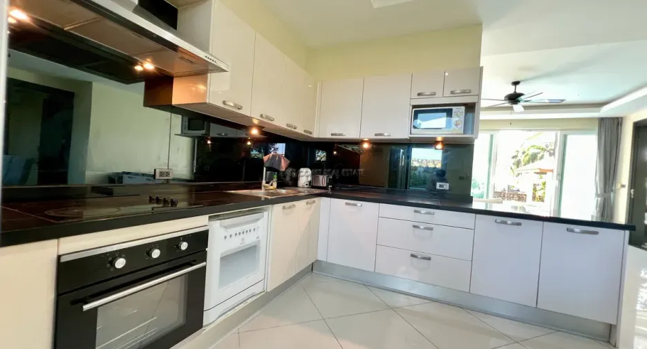 For rent and for sale 4 bedrooms house in Bang Lamung, Chonburi