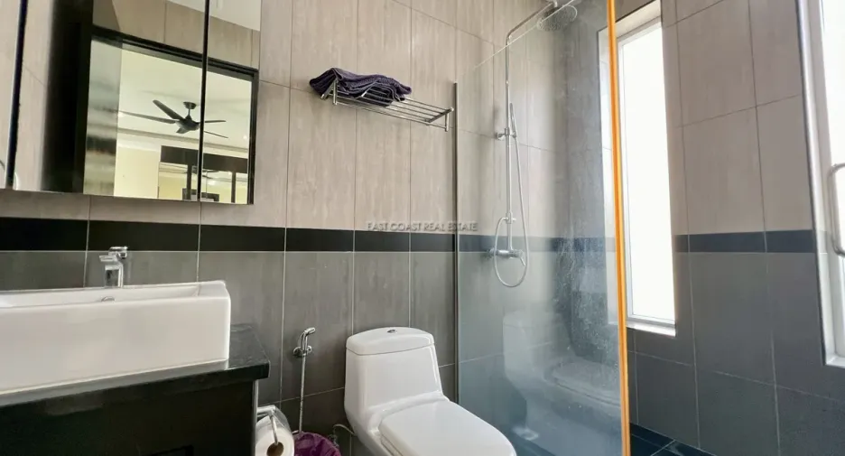 For rent and for sale 4 bedrooms house in Bang Lamung, Chonburi