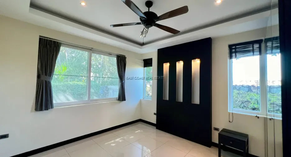 For rent and for sale 4 bedrooms house in Bang Lamung, Chonburi