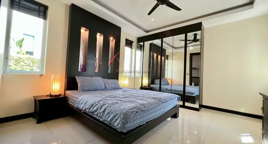 For rent and for sale 4 bedrooms house in Bang Lamung, Chonburi