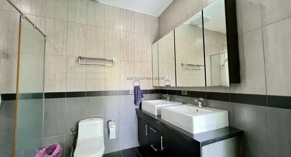 For rent and for sale 4 bedrooms house in Bang Lamung, Chonburi