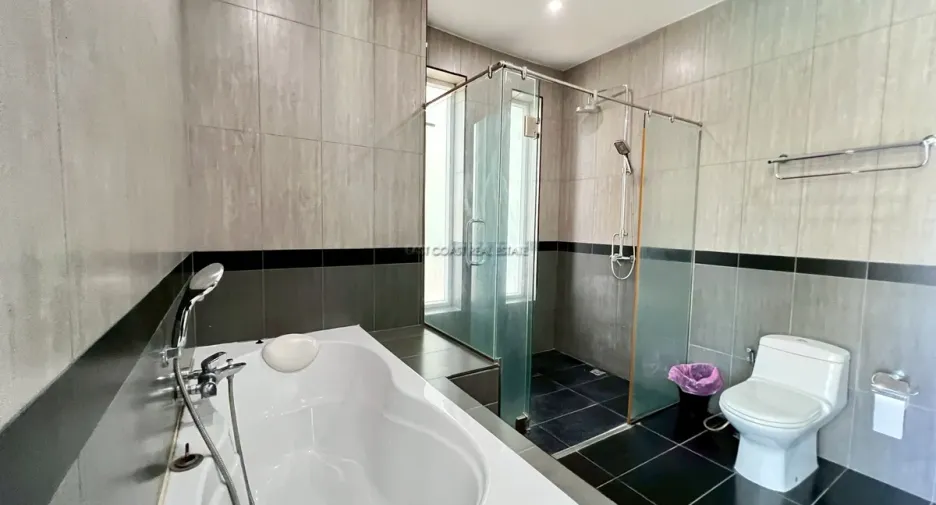 For rent and for sale 4 bedrooms house in Bang Lamung, Chonburi