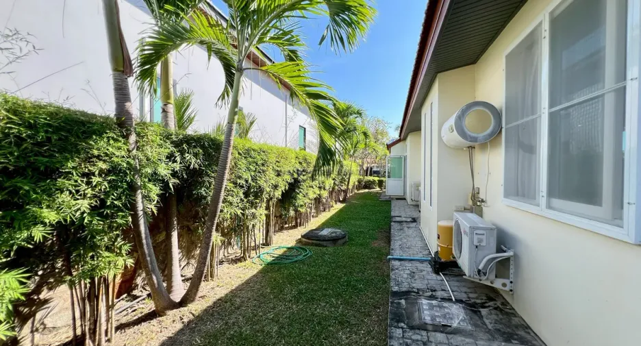 For rent and for sale 4 bedrooms house in Bang Lamung, Chonburi