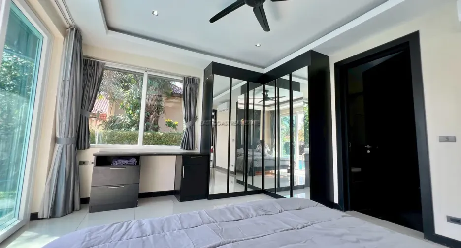 For rent and for sale 4 bedrooms house in Bang Lamung, Chonburi