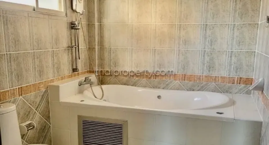 For rent and for sale 3 bedrooms house in Bang Lamung, Chonburi