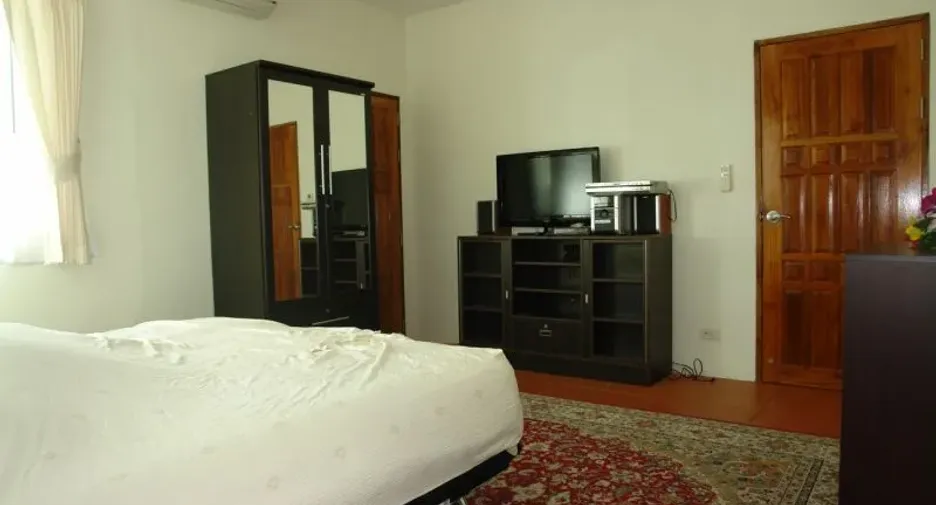 For rent and for sale 4 bedrooms house in Bang Lamung, Chonburi