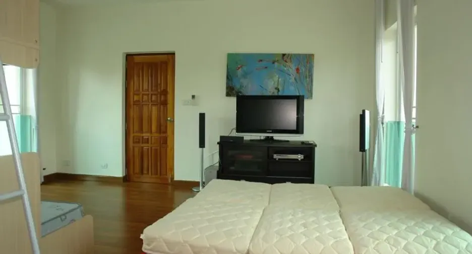 For rent and for sale 4 bedrooms house in Bang Lamung, Chonburi
