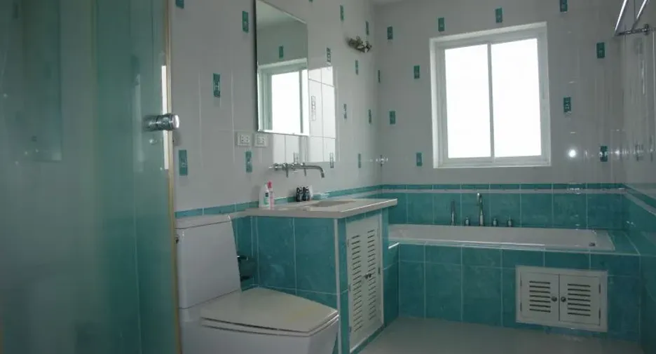 For rent and for sale 4 bedrooms house in Bang Lamung, Chonburi