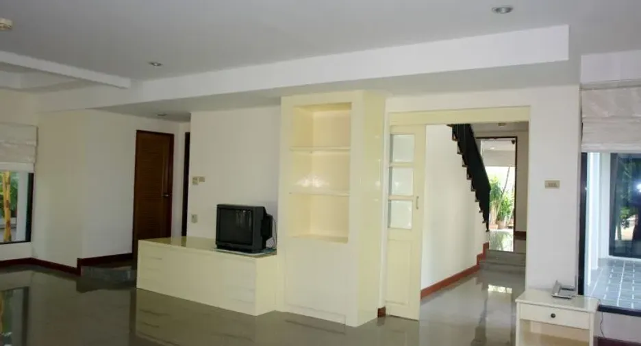 For rent 4 ベッドルーム house in Na Jomtien, Pattaya